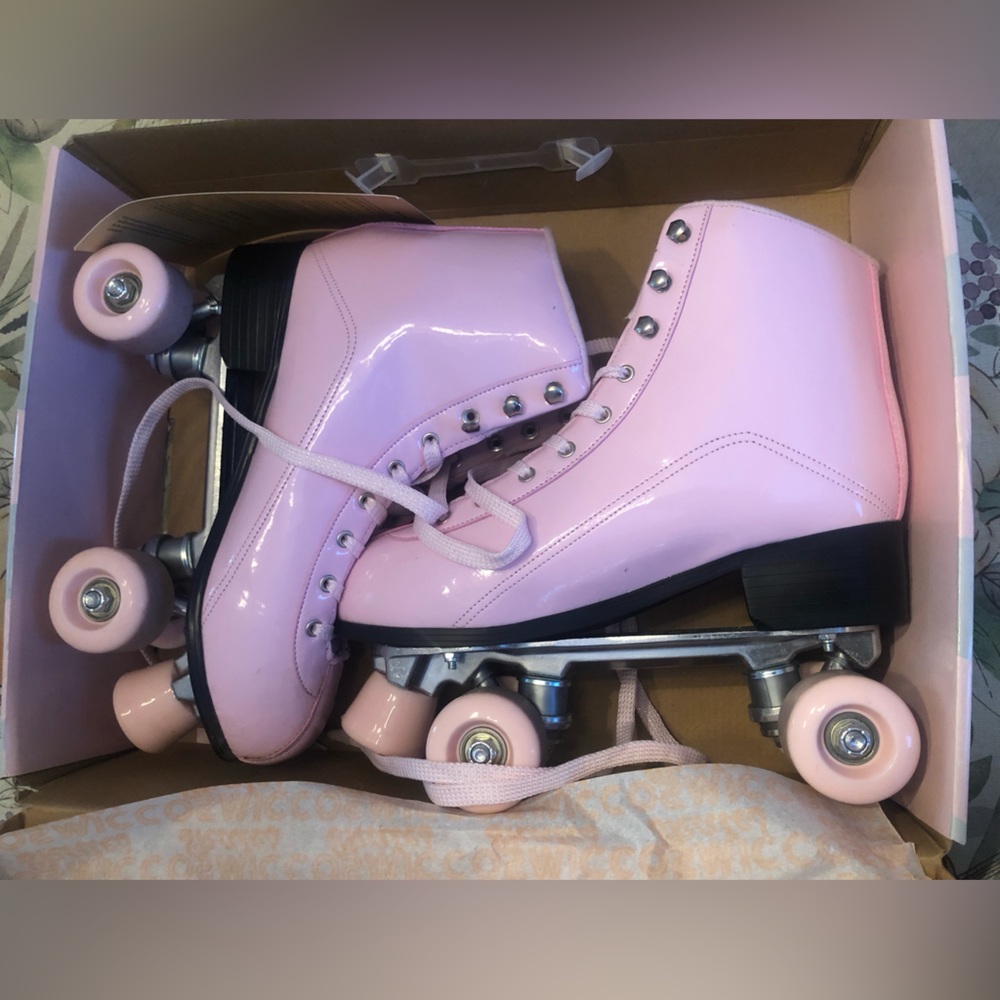 Archie Cosmic Roller Skates